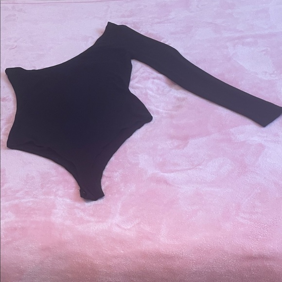 🖤GARAGE Black One-Shoulder Bodysuit - Picture 4 of 6